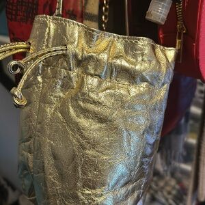 Gold bucket medium size handbag very unique ❤️